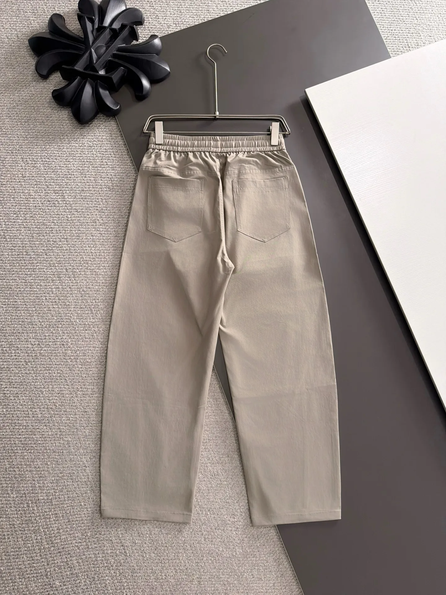Next day shipment LP high quality Loro Piana 26ss autumn and winter new high-quality trousers Compare real-life details at will A perfect choice for autumn and winter. A must-have item. Sizes: M to 3XL (please state your height and weight when placing an order)